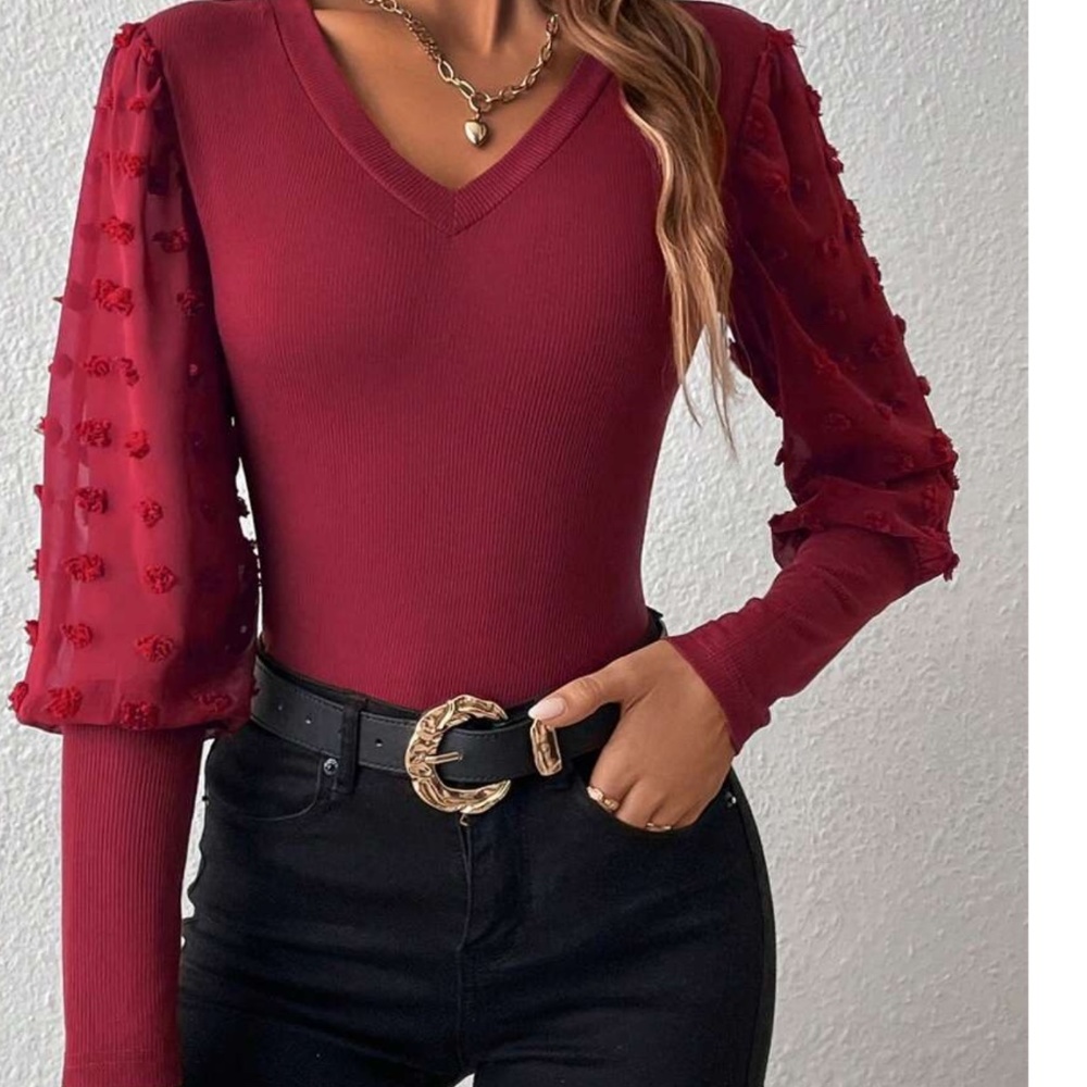 Fitted V neck Swiss Dot Puff Sleeve Top - Picture 4 of 10